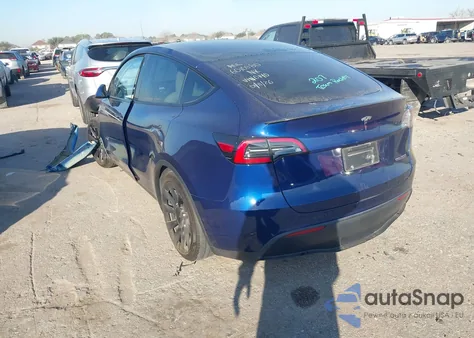 2022 Tesla Model Y Performance Dual Motor All-Wheel Drive z USA, uszkodzony, nr VIN 7SAYGDEF3NF390140